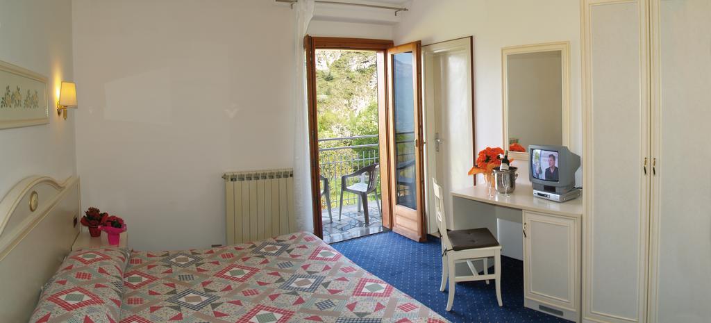 Hotel Rosalpina ريفا ديل غاردا المظهر الخارجي الصورة